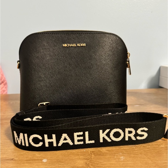 Michael Kors Handbags - Micheal Kors Crossbody